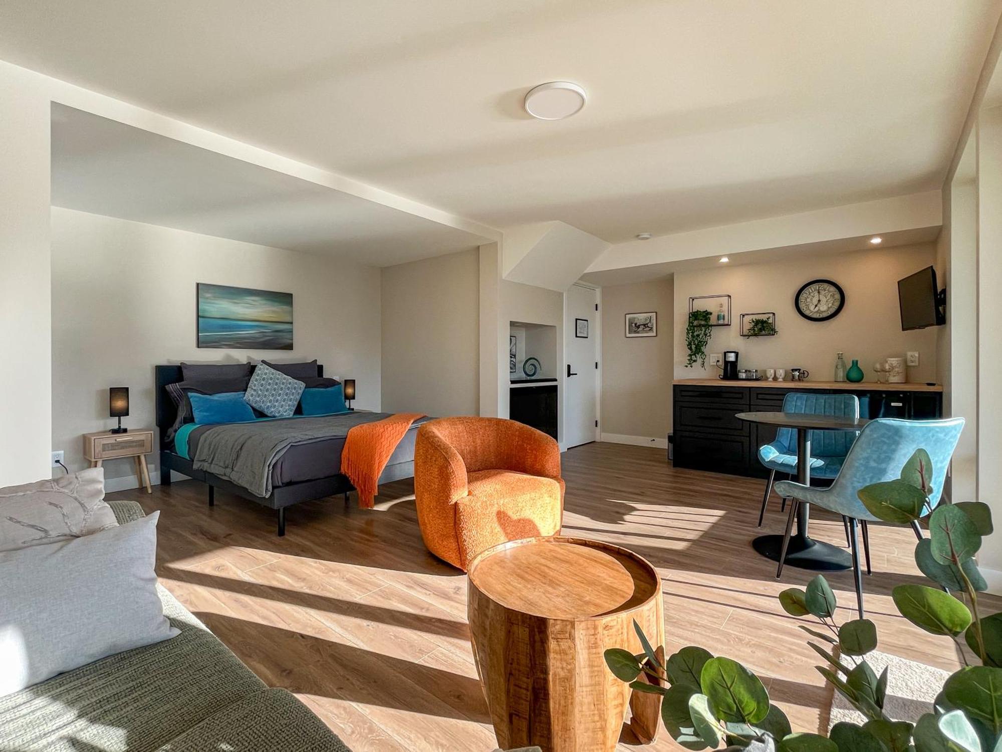 Kelowfornia Lakeview Retreat Kelowna Rum bild