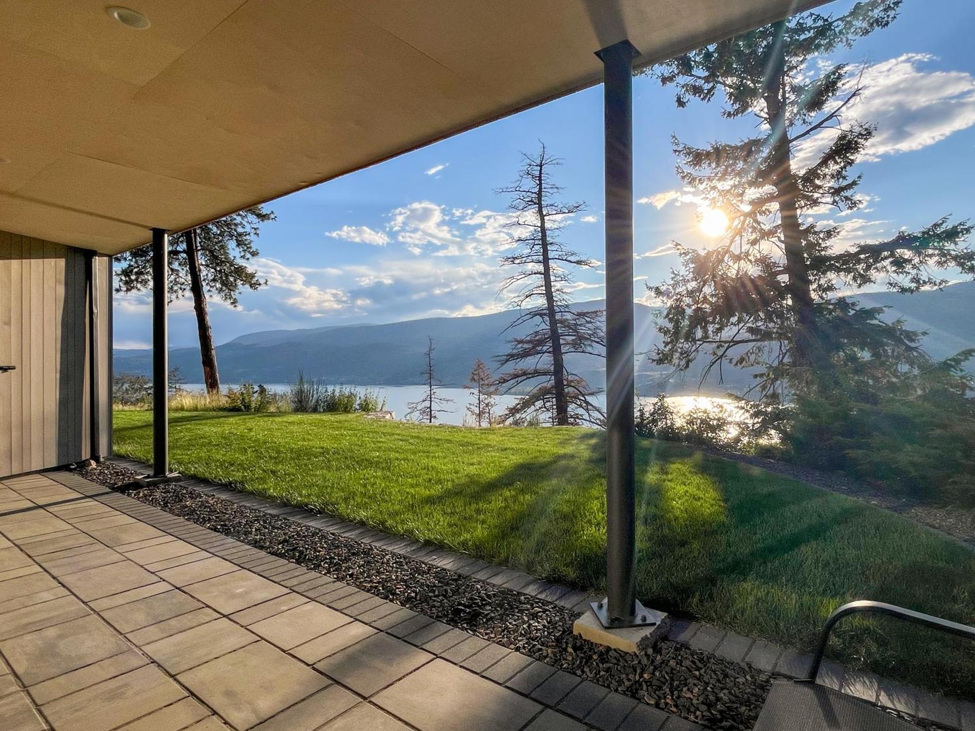 Kelowfornia Lakeview Retreat Kelowna Rum bild