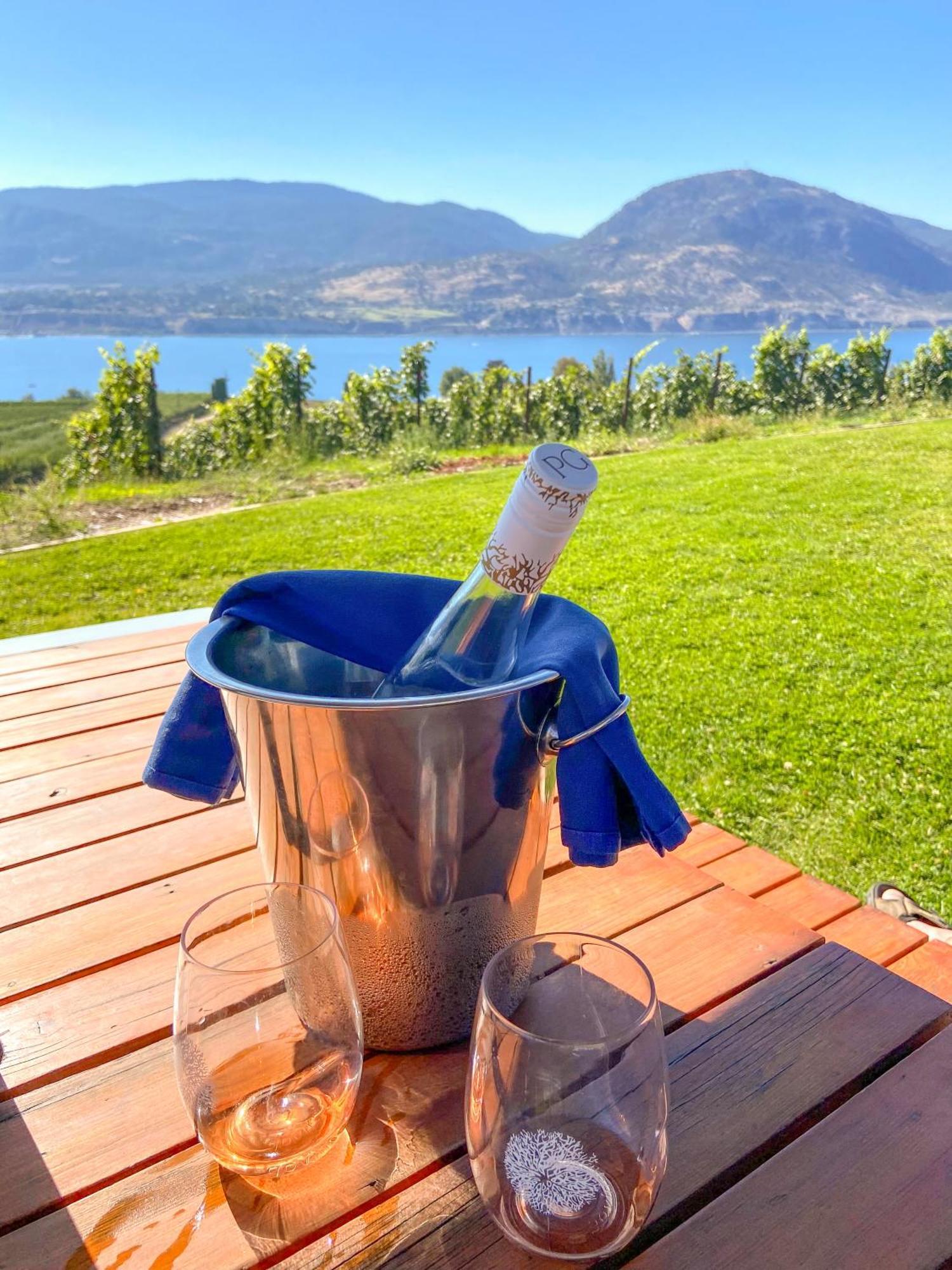 Kelowfornia Lakeview Retreat Kelowna Exteriör bild